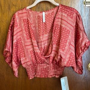 Cute crop open v-neck top rust w smocked bottom